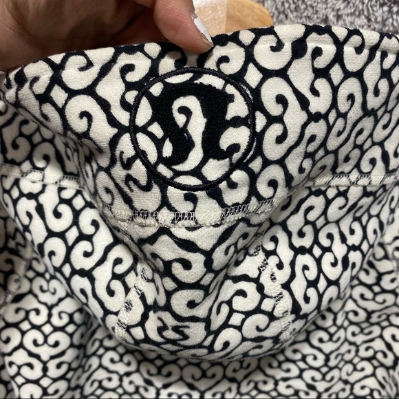 Lululemon Scuba Hoodie - Picture 6 of 6